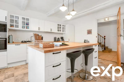 Maison - 330 m² - 10 pièces