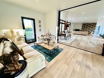 Maison - 332 m² - 11 pièces