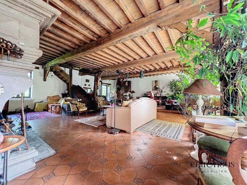 Maison - 220 m² - 6 pièces