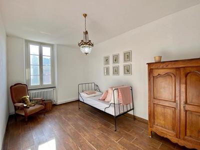 Maison - 220 m² - 6 pièces