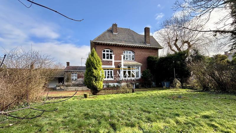 Maison - 236 m² - 9 pièces