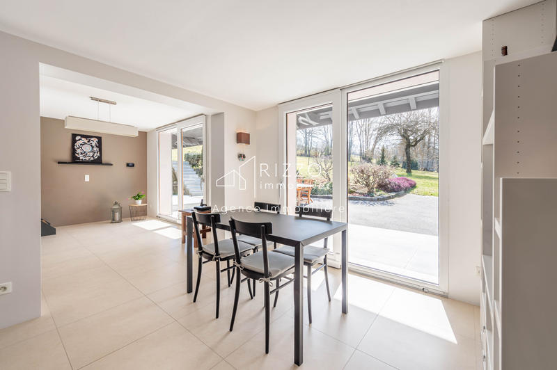 Maison - 202 m² - 8 pièces