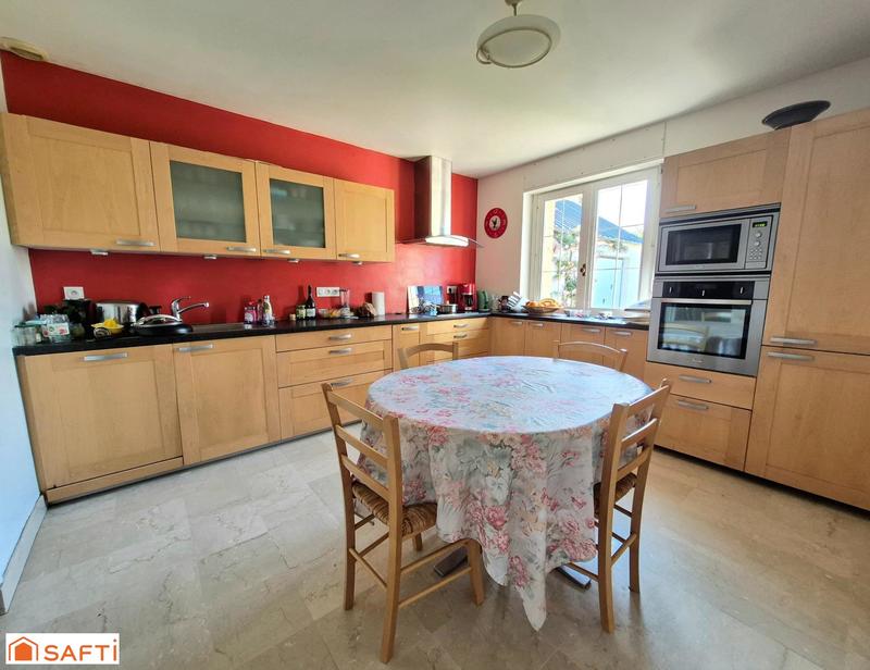 Maison - 163 m² - 8 pièces