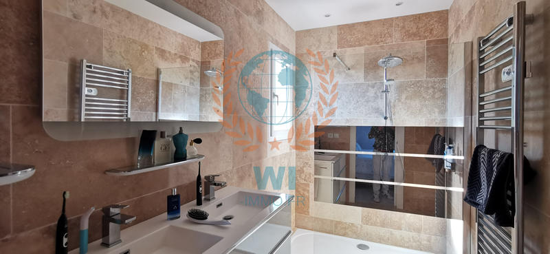 Maison - 206 m² - 6 pièces