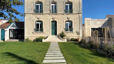 Propriété - 199 m² - 8 pièces