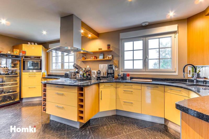 Maison - 210 m² - 8 pièces