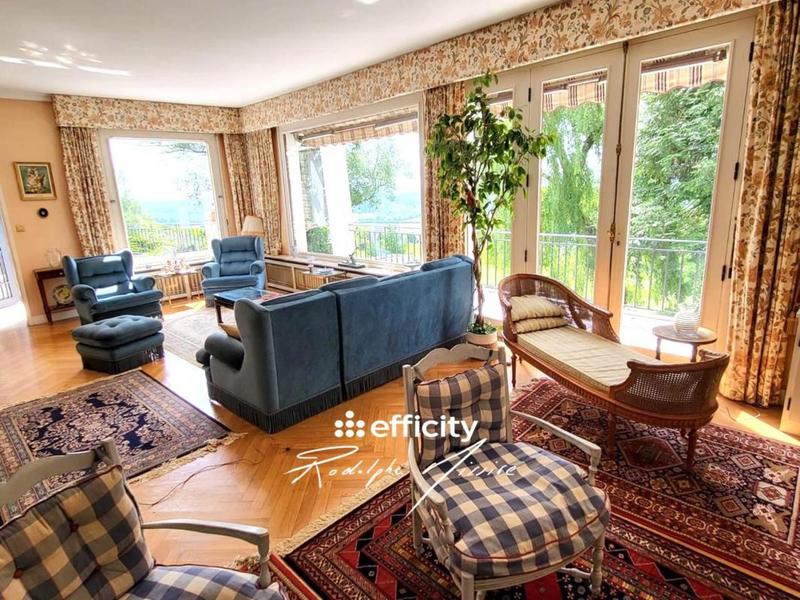 Maison - 180 m² - 8 pièces