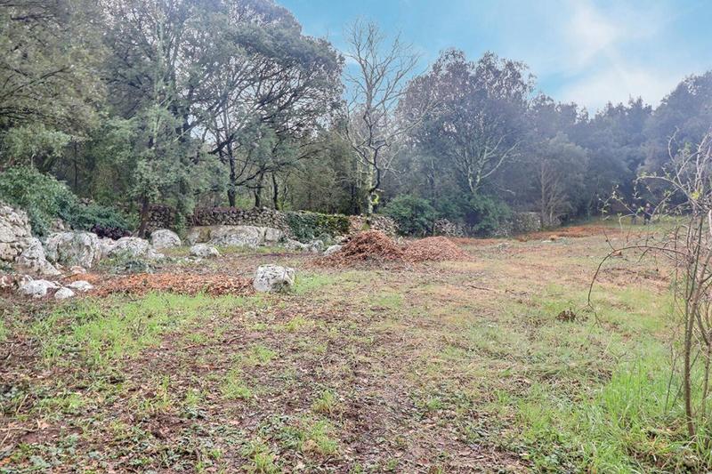 Terrain constructible - 1 840 m²