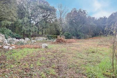 Terrain constructible - 1 840 m²