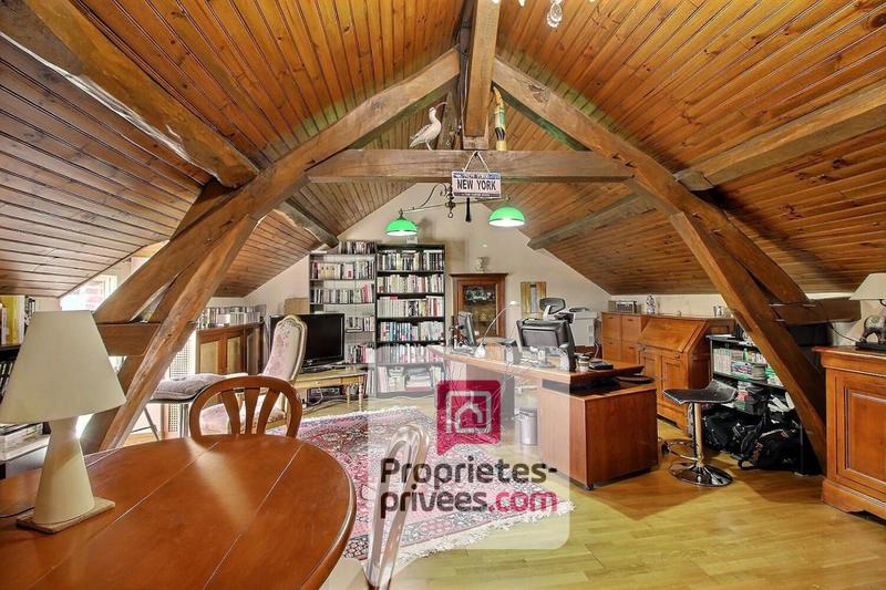 Maison - 210 m² - 8 pièces