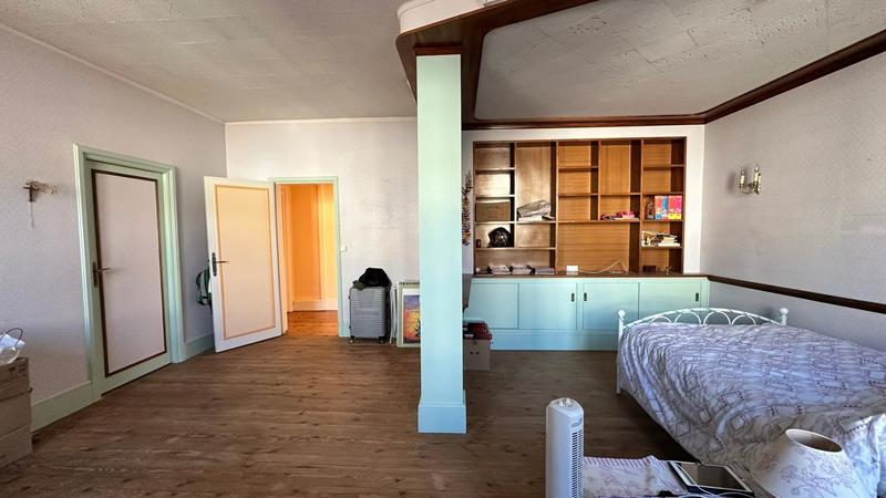 Maison - 330 m² - 10 pièces