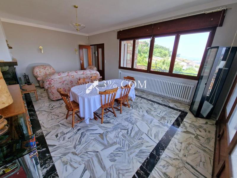 Villa - 152 m² - 8 pièces