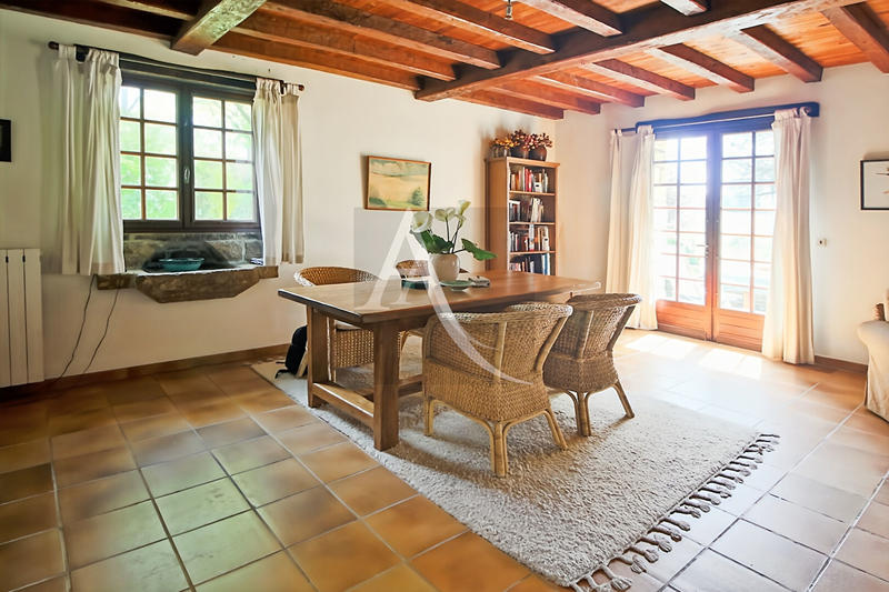 Maison - 197 m² - 9 pièces