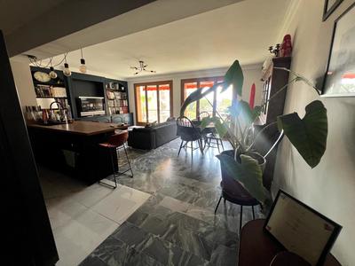 Appartement - 93 m² - 4 pièces