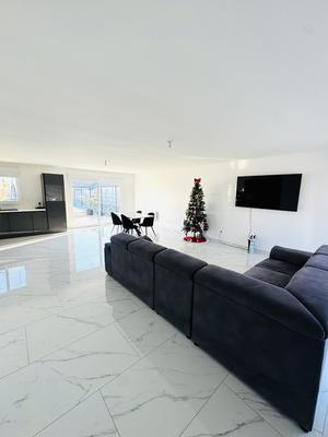 Villa - 14 m² - 5 pièces