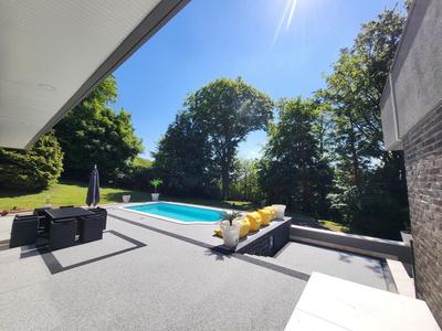 Maison contemporaine - 370 m² - 8 pièces
