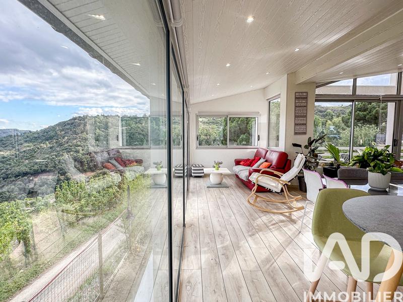 Maison - 220 m² - 9 pièces