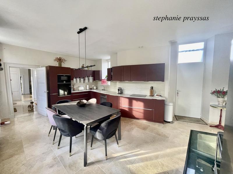Maison - 292 m² - 8 pièces