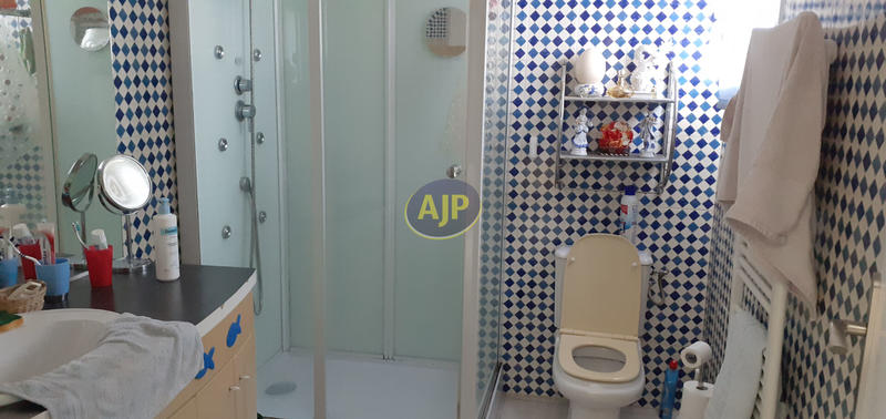 Maison - 200 m² - 6 pièces