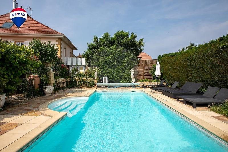 Maison - 306 m² - 6 pièces