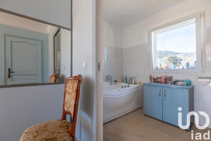 Maison - 256 m² - 8 pièces