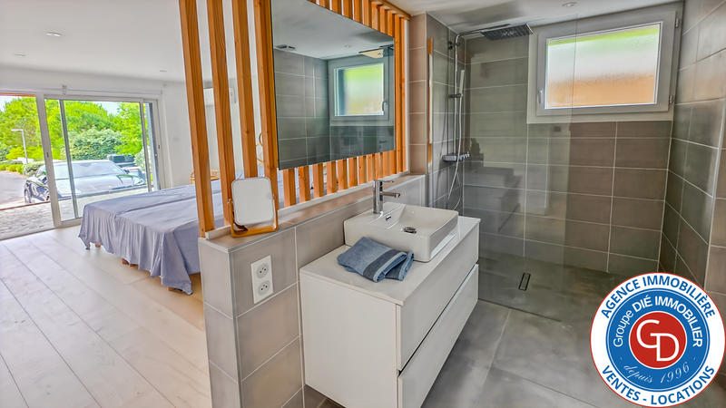 Maison - 200 m² - 6 pièces