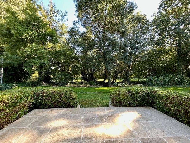 Maison - 335 m² - 10 pièces