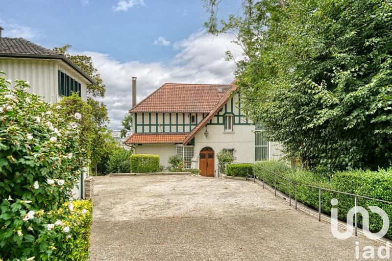 Maison - 223 m² - 8 pièces