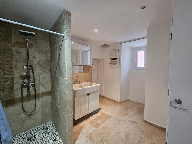 Maison - 270 m² - 10 pièces