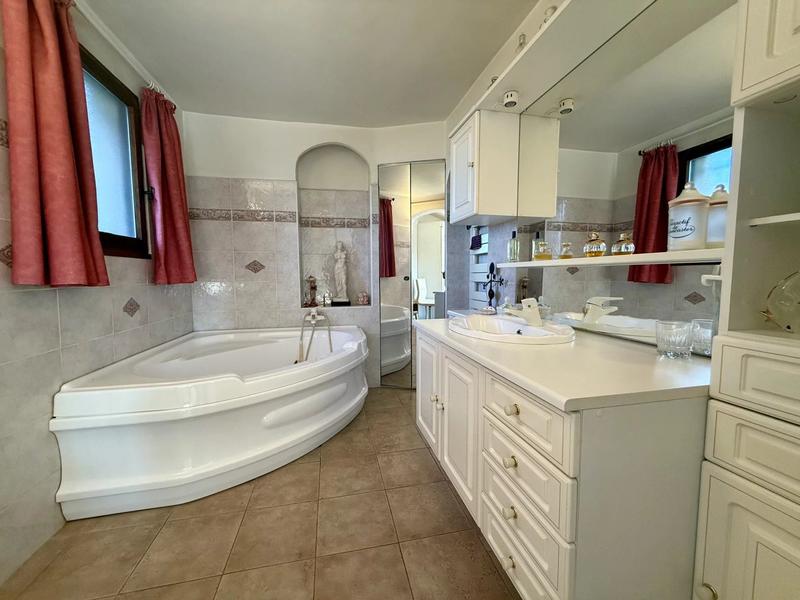 Maison - 162 m² - 7 pièces