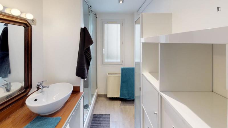 Chambre - 8 m² - 5 pièces