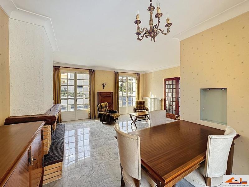 Villa - 200 m² - 7 pièces