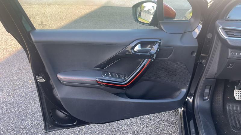 Peugeot 208 1.2 PureTech 110 Roland Garros