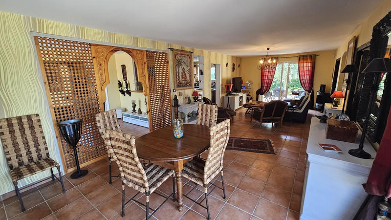 Maison contemporaine - 273 m² - 9 pièces