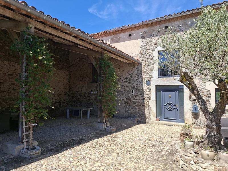 Propriété - 331 m²