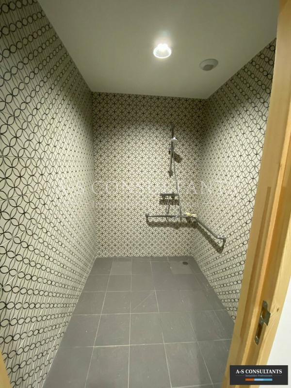 Entrepôt - 1 200 m²