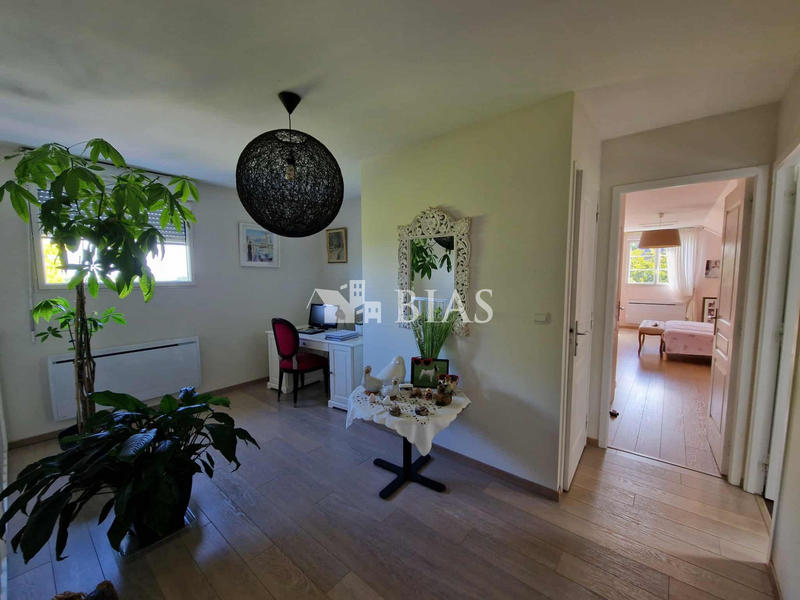 Maison - 218 m² - 8 pièces