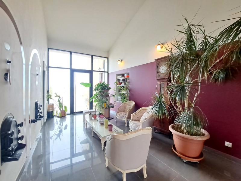 Maison - 375 m² - 10 pièces