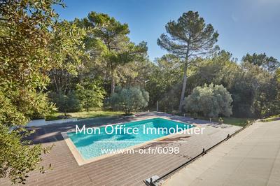 Villa - 240 m² - 6 pièces