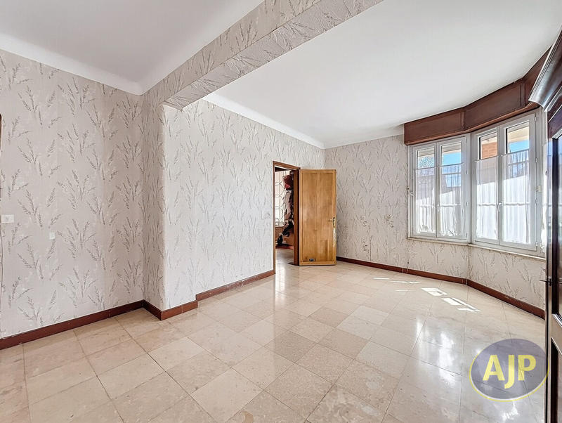 Maison - 186 m² - 5 pièces