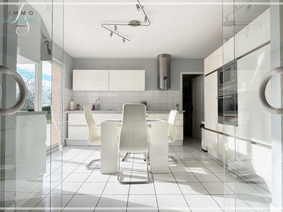 Maison - 280 m² - 8 pièces