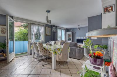 Appartement - 80 m² - 5 pièces