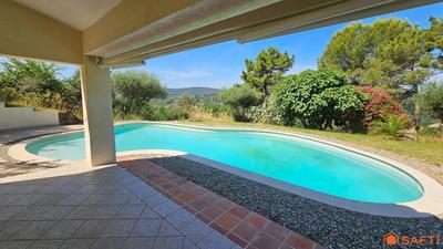 Maison - 161 m² - 9 pièces