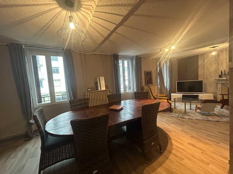 Maison - 233 m² - 10 pièces