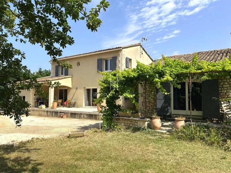 Maison - 250 m² - 7 pièces