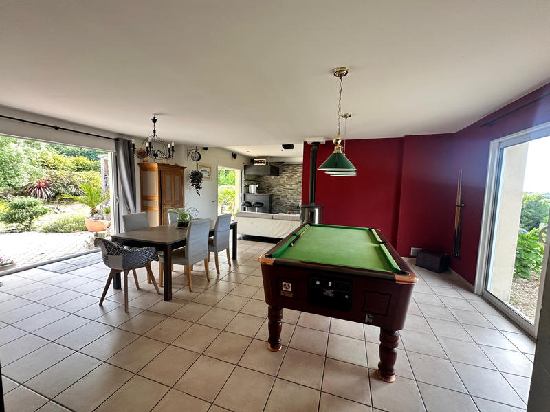 Maison - 205 m² - 6 pièces
