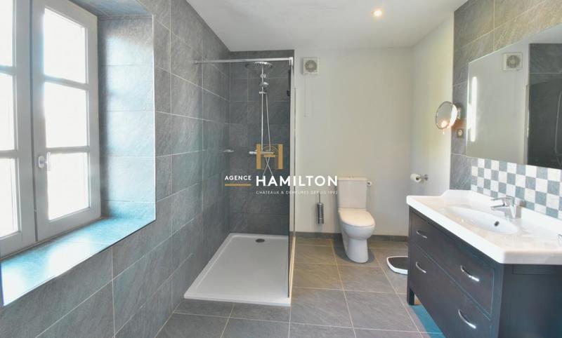 Maison - 270 m² - 7 pièces