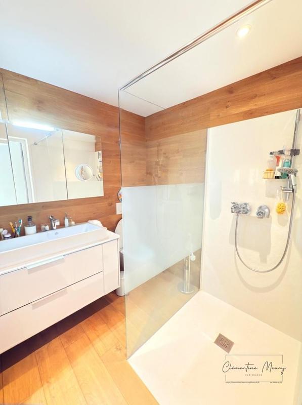 Maison - 254 m² - 9 pièces