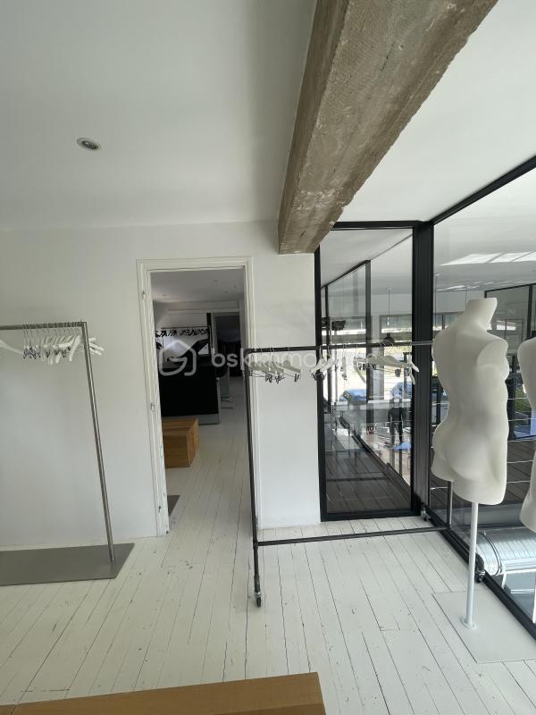 Local commercial - 250 m² - 8 pièces