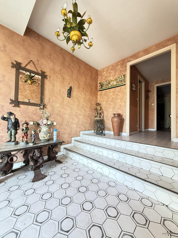 Maison - 216 m² - 6 pièces